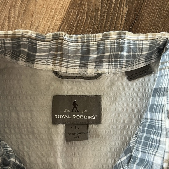 Royal Robbins Short Sleeve Button up Shirt Mens Large Outdoor Gray/Tan Plaid - Picture 3 of 13